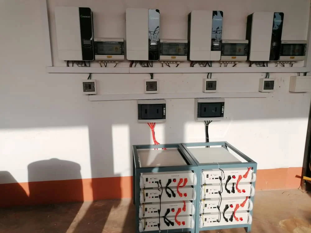 Installazione di batterie Pytes da 40kW e inverter Gorwatt in Africa